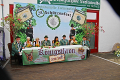 IMG_8982-Throntisch